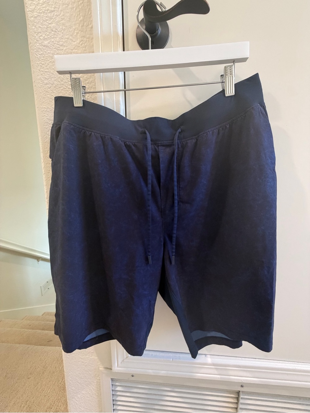 Lululemon Men’s Athletic Shorts in Navy Size XXL